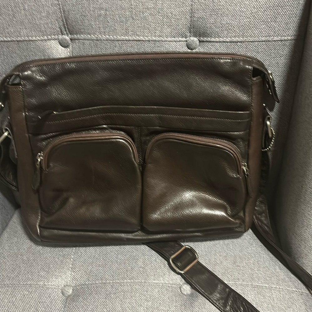 Levenger 100% leather messenger bag‎ - great quality